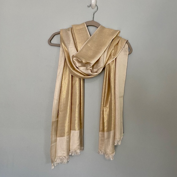 NWT Jaclyn Smith Collection Metallic Trim Lightweight Pashmina Scarf – OSFM - Picture 7 of 8
